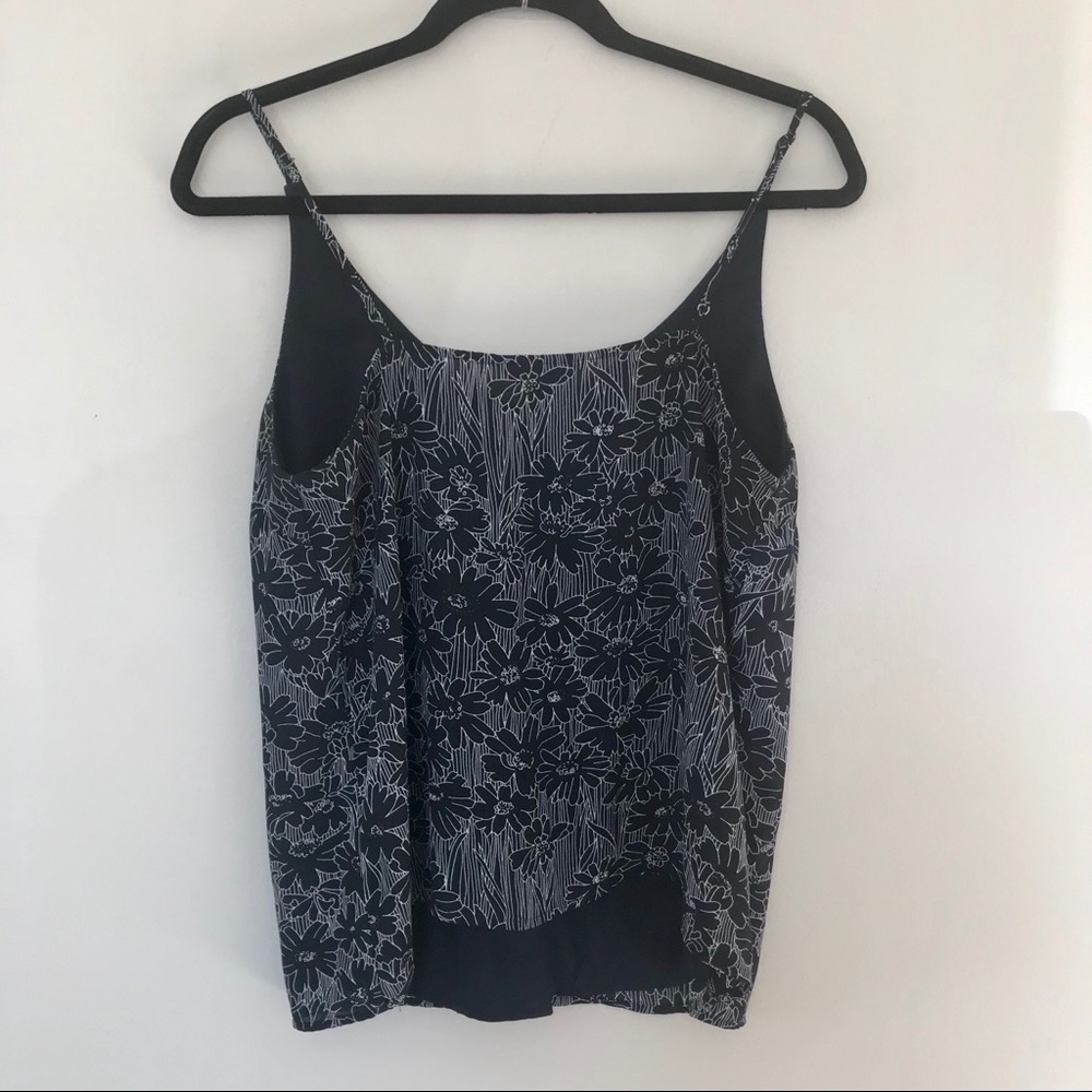 Banana Republic Navy & White Floral V Neck Tanktop - Picture 2 of 8